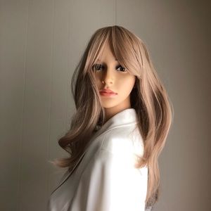 pale honey blonde wig blonde bangs side layer shaggy 23” NWT apricot